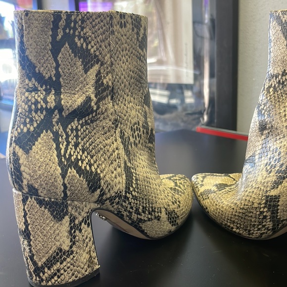 Sam Edelman Snakeskin embossed boots 6.5 - Picture 5 of 7